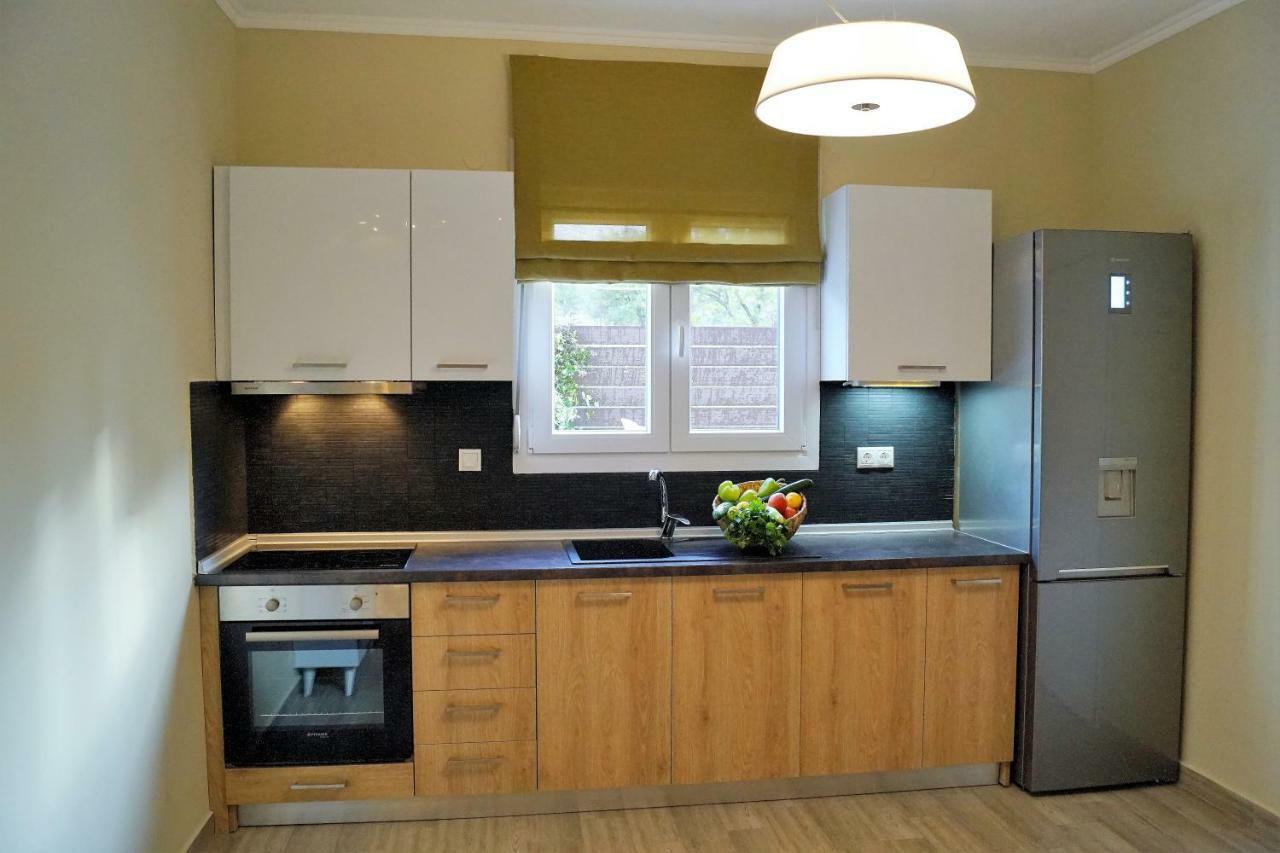 Melody Apartments อาโยส นิโกลาออส ภายนอก รูปภาพ