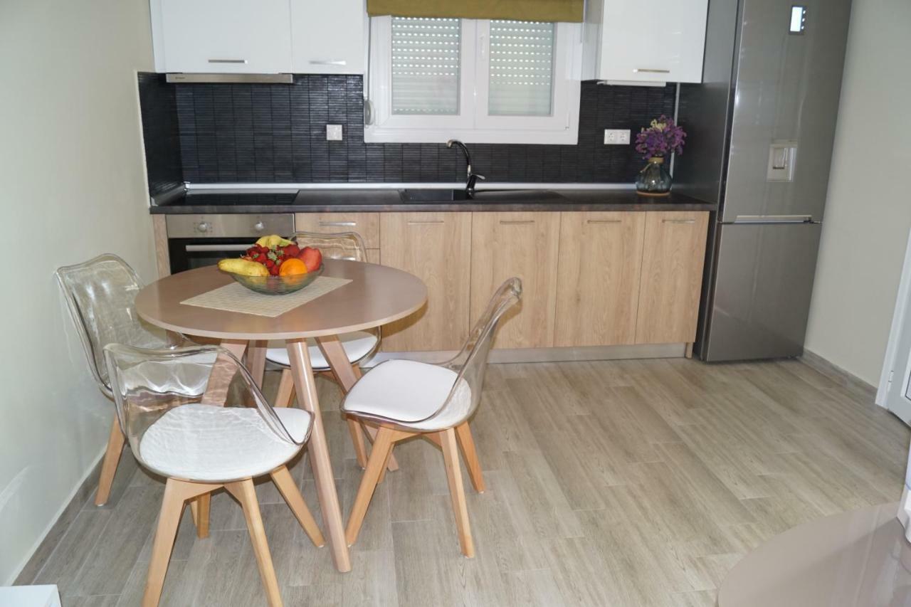 Melody Apartments อาโยส นิโกลาออส ภายนอก รูปภาพ