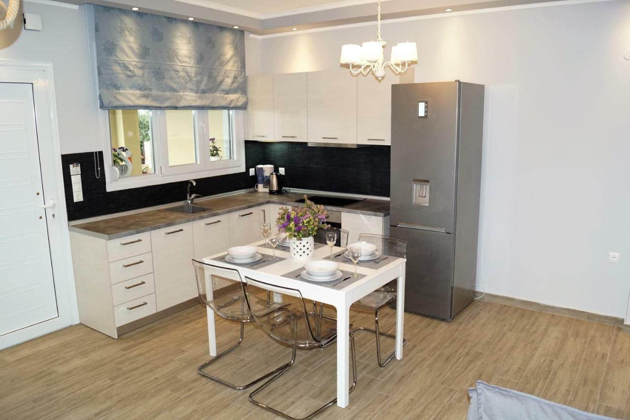 Melody Apartments อาโยส นิโกลาออส ภายนอก รูปภาพ