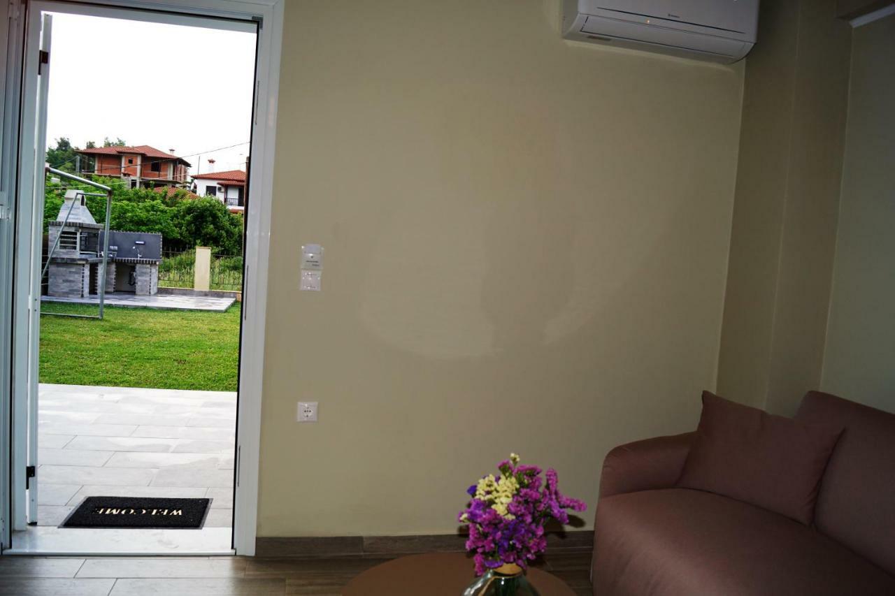 Melody Apartments อาโยส นิโกลาออส ภายนอก รูปภาพ
